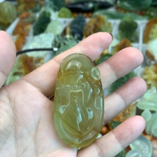 蛇纹石玉未镶嵌颈饰