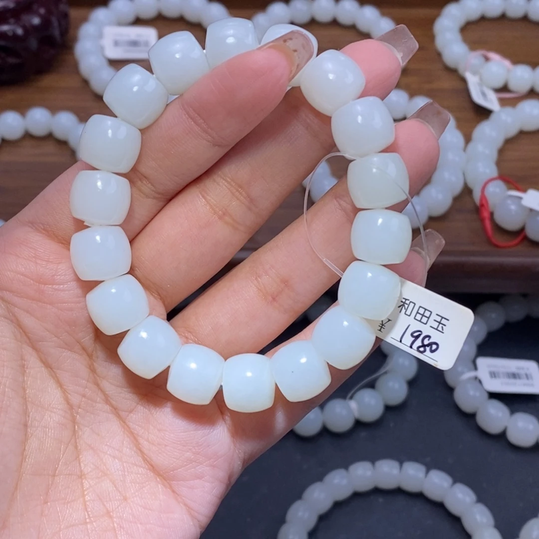 N***妮手链未镶嵌和田玉12直切