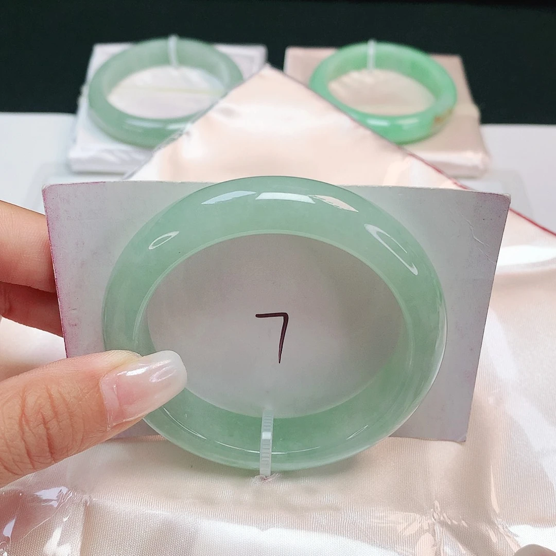 翡翠未镶嵌手镯 正圈53+