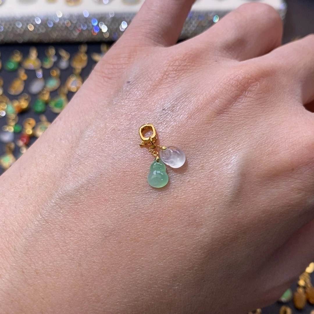 翡翠18K金镶嵌颈饰翡翠