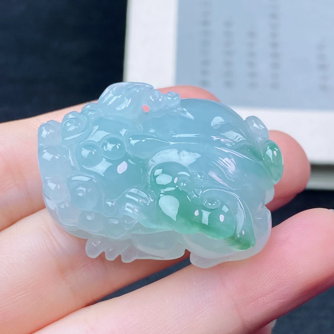 冰种浅绿飘花如意貔貅 缅甸天然A货翡翠37-25-16mm