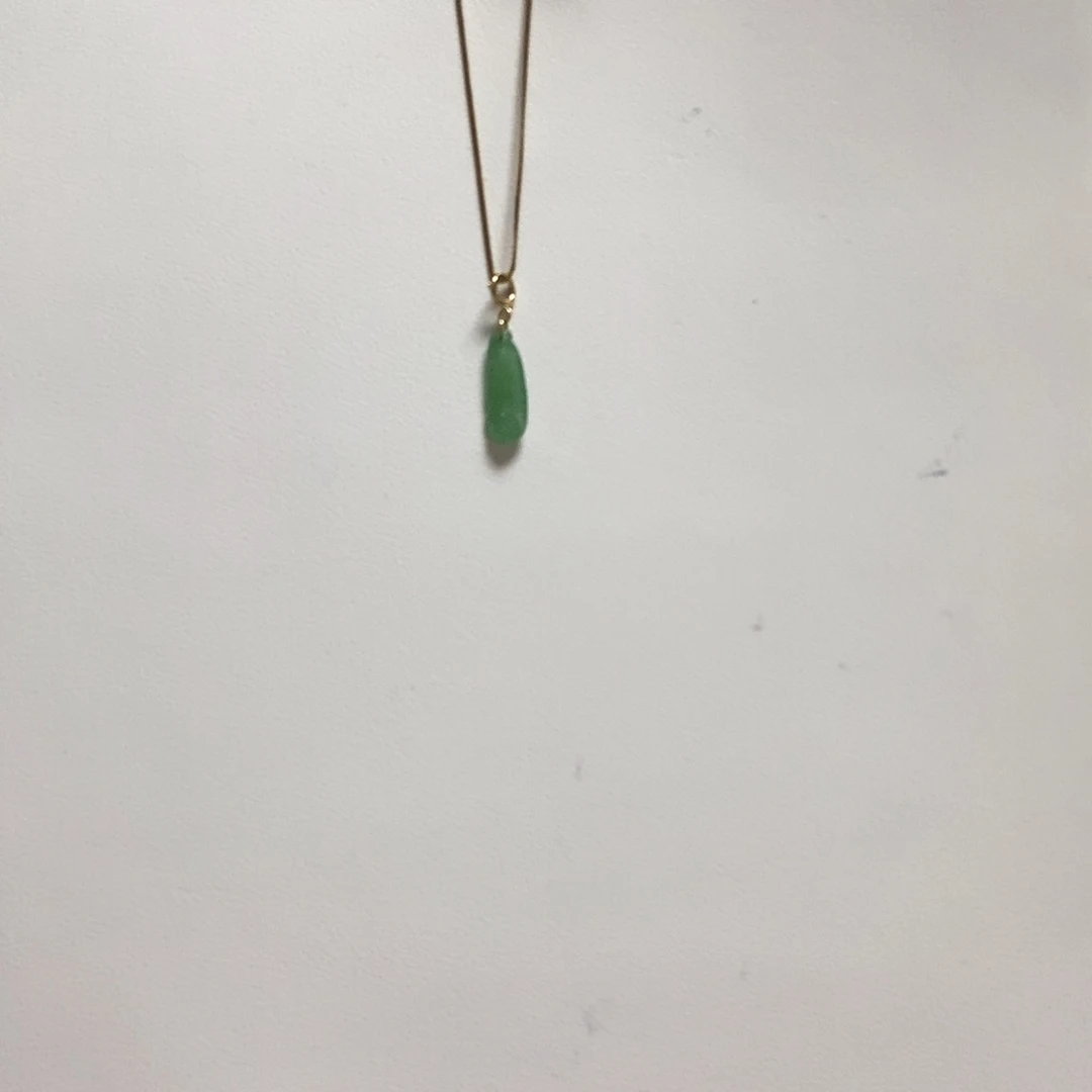 翡翠18K金镶嵌颈饰简单