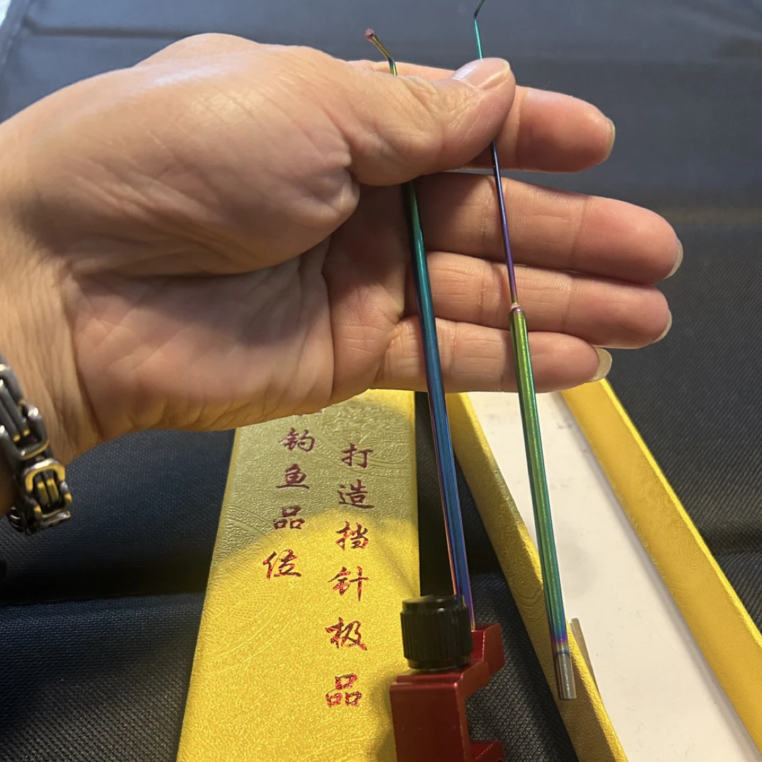 钛合金飞科挡针，一个鲤鱼，一个鲫鱼，质量相当好