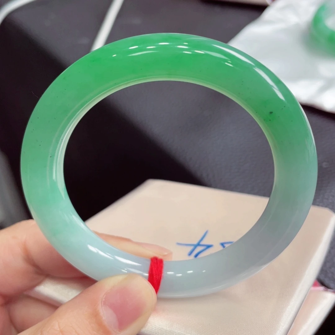 *****翡翠未镶嵌手镯翡翠