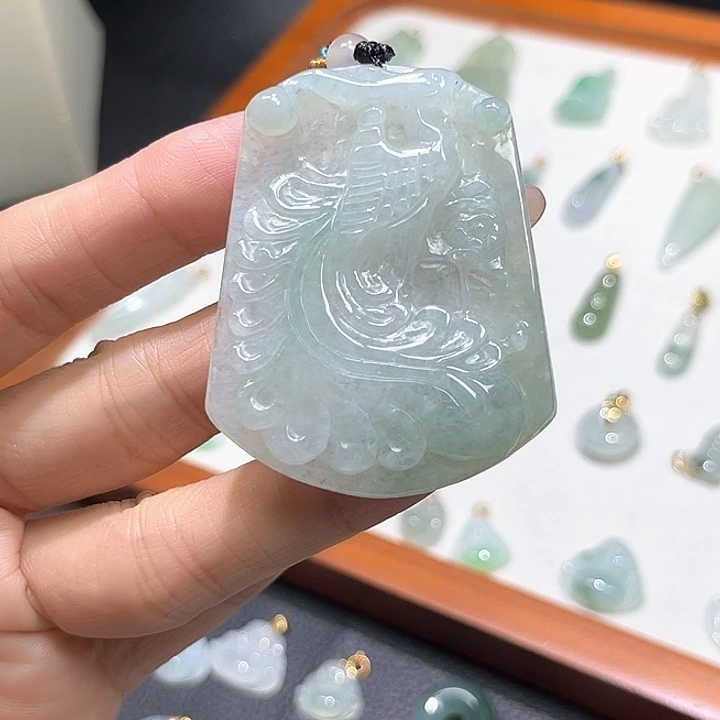 颈饰未镶嵌翡翠凤牌
