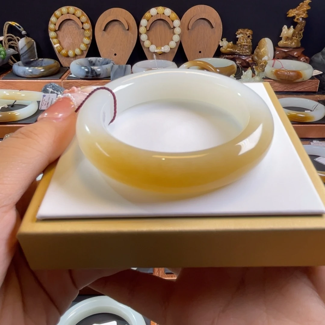 和田玉未镶嵌手镯