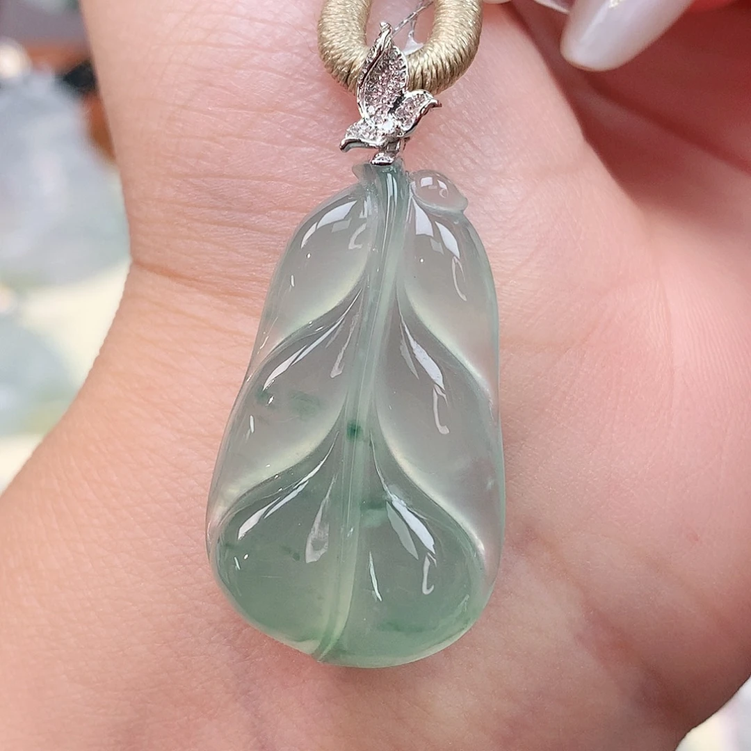 颈饰18K金镶嵌翡翠叶子