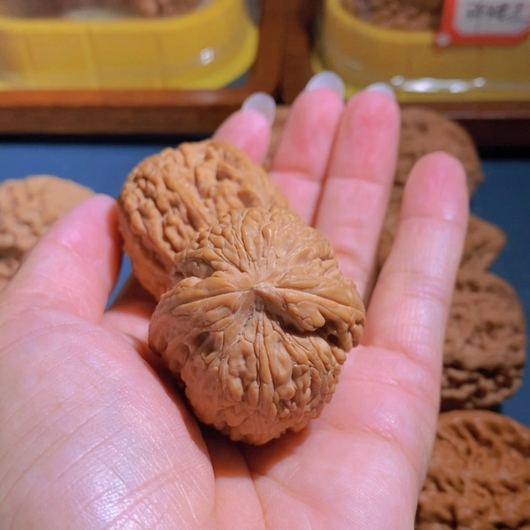 【闪购商品】吊坠猴头核桃龙**下滚石