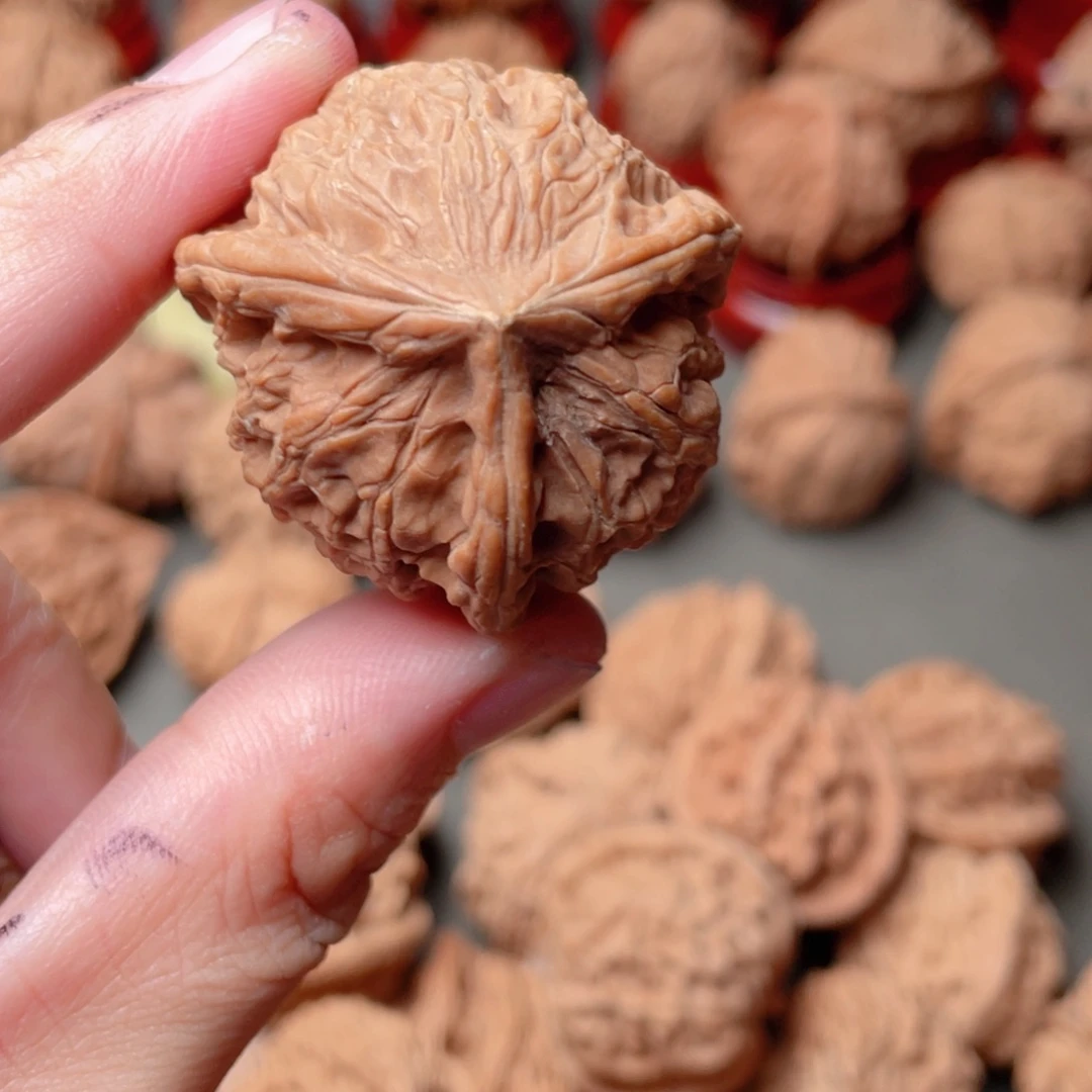 C***玖吊坠文玩核桃三愣