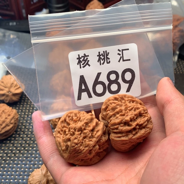 文玩核桃吊坠凹底