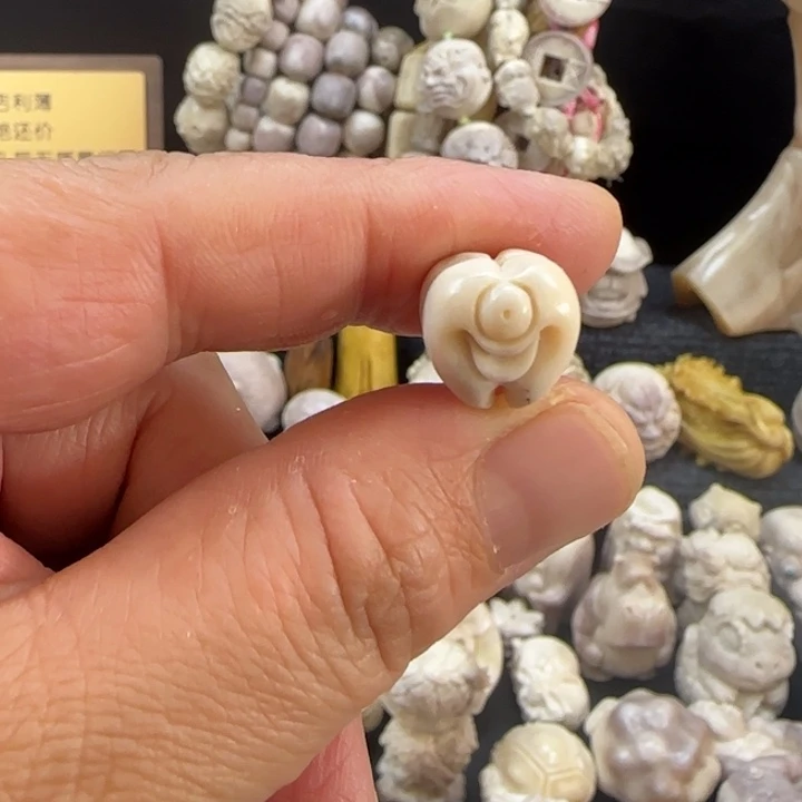 非金属配饰鹿角雕刻牙齿