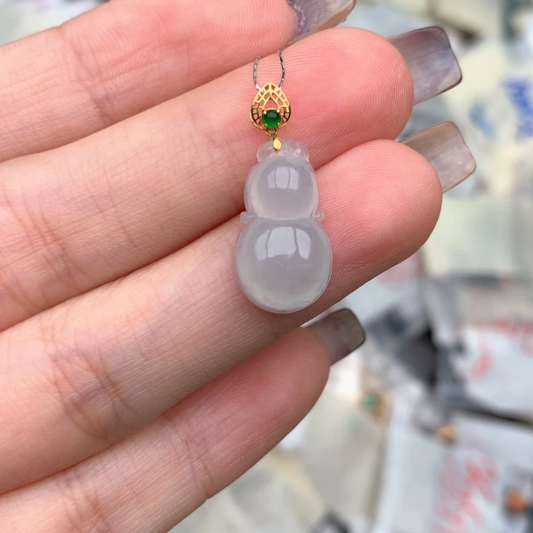 18K金镶嵌挂件翡翠