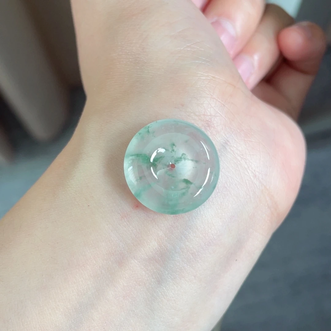 翡翠颈饰未镶嵌扣子