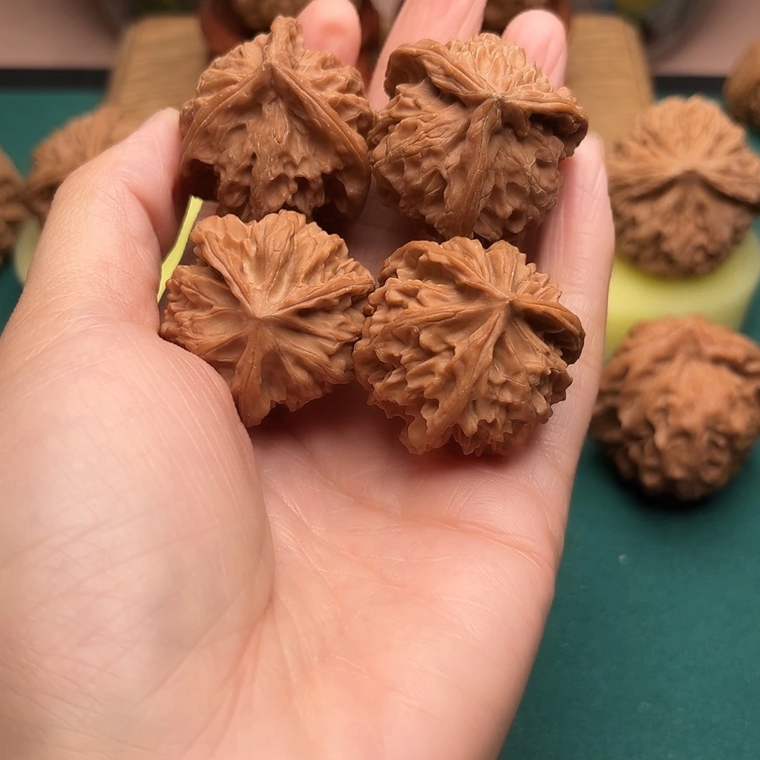 大***也文玩核桃吊坠盘山三棱