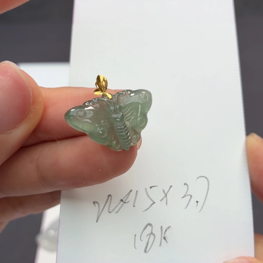 颈饰18K金镶嵌翡翠蝴蝶