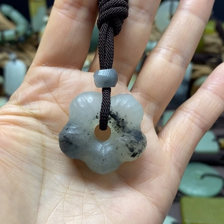 蛇纹石玉未镶嵌挂件