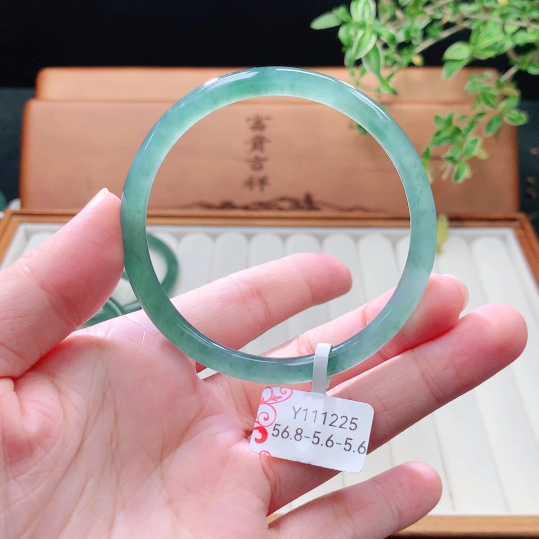 未镶嵌手镯（圆镯）翡翠