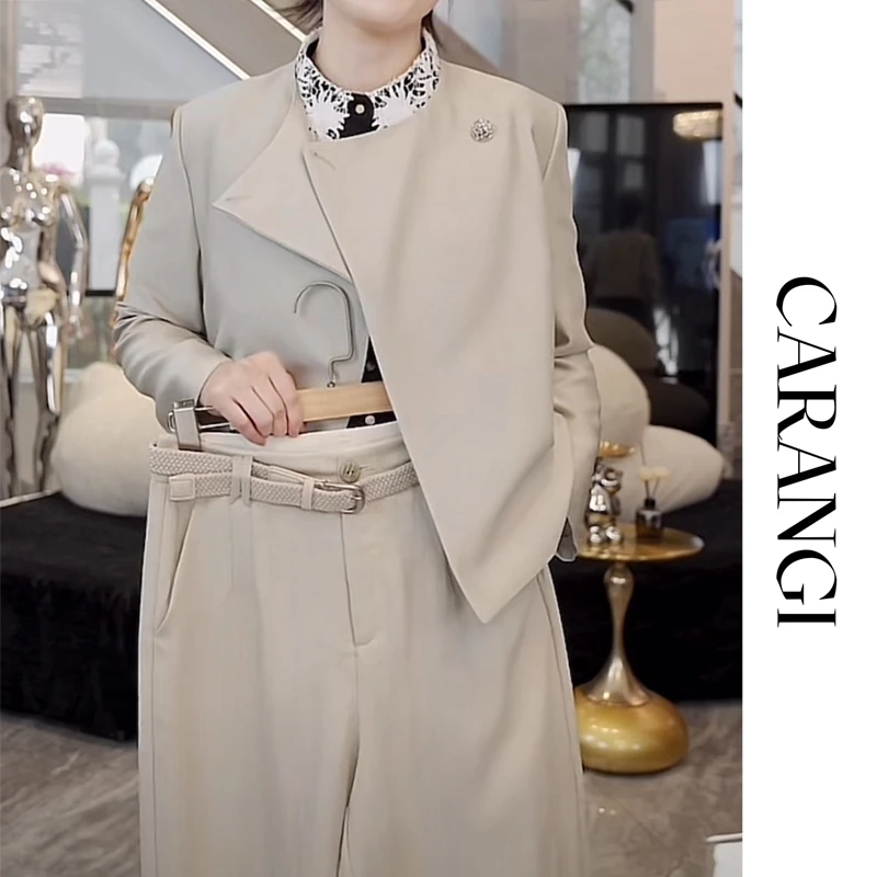 CARANGI通勤风短款纯色女短外套修身百搭轻奢长袖IG25017