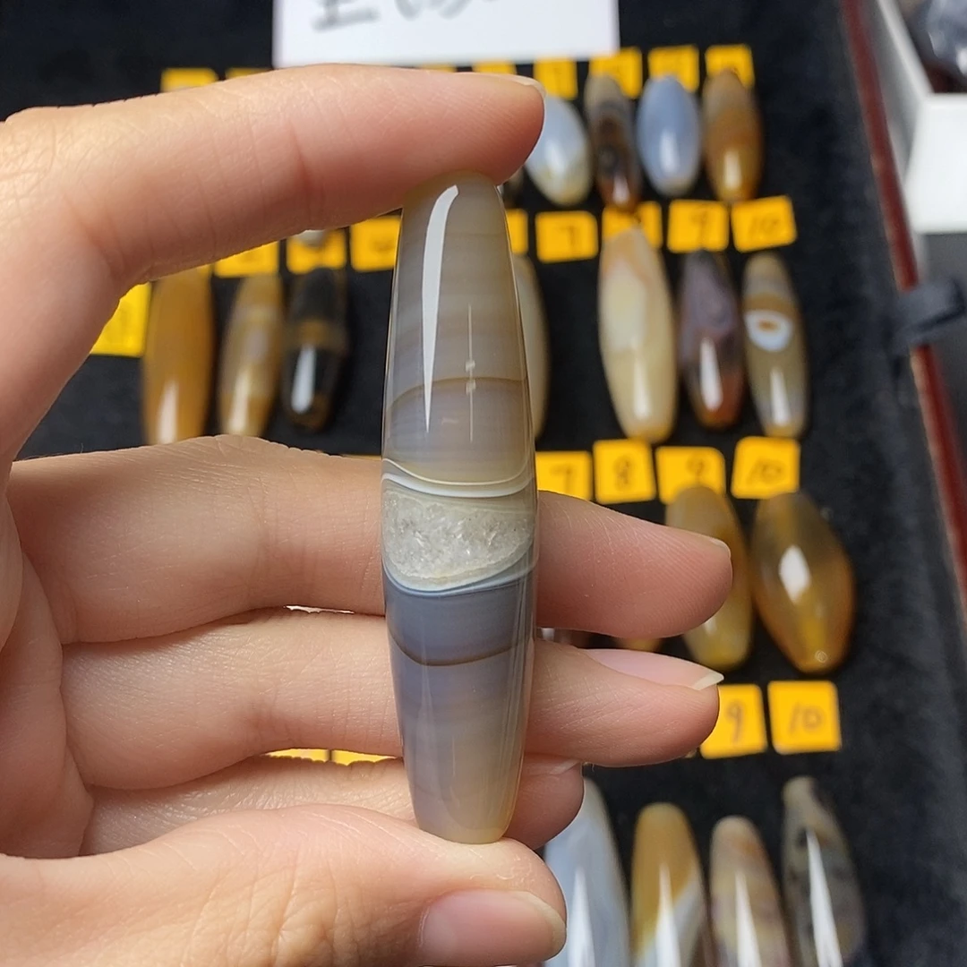 守***白玛瑙/玉髓未镶嵌颈饰