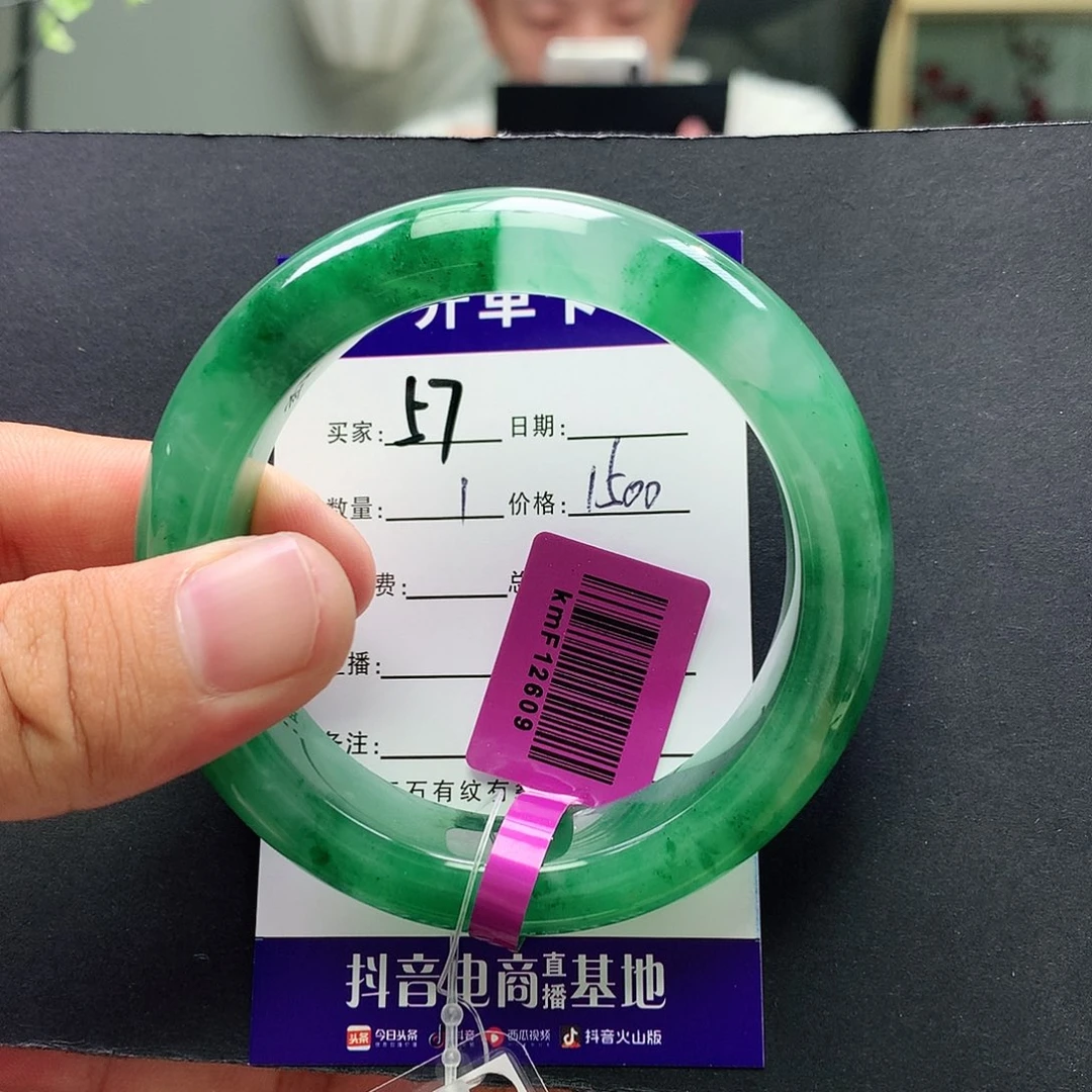 未镶嵌手镯石英质玉