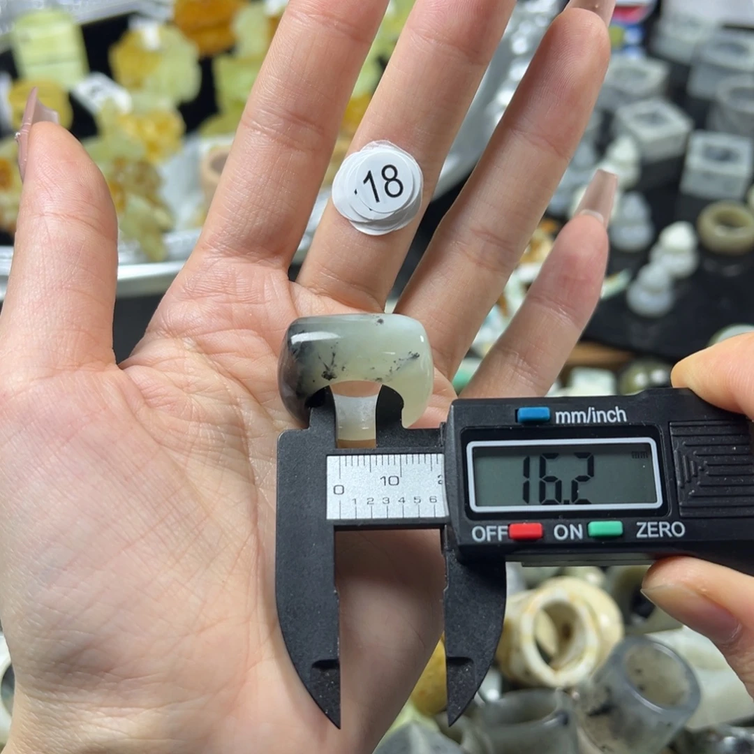 蛇纹石玉未镶嵌戒指