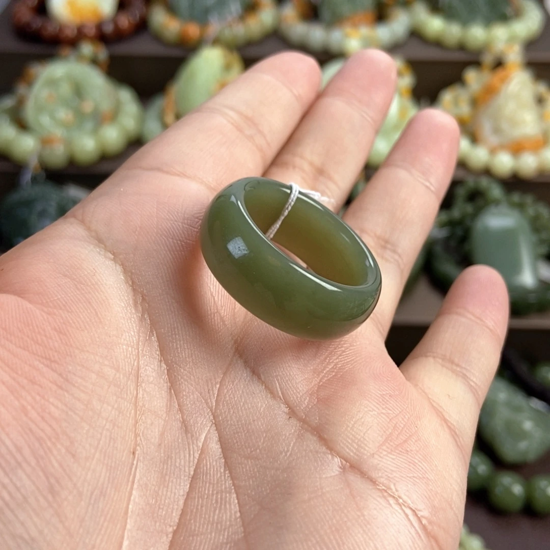 难***涂透闪石质玉未镶嵌戒圈