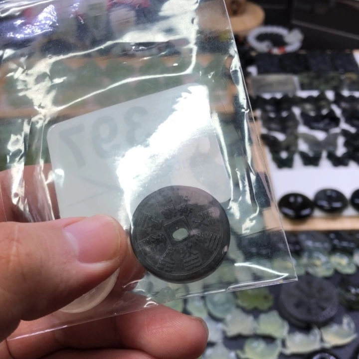 未镶嵌岫玉吊坠(赠链)。****。