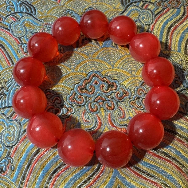 精美红色配饰 大小百搭可挑