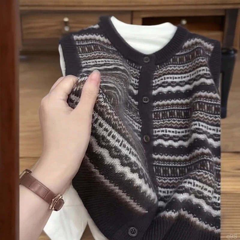 栗子灰马甲毛衣女2025秋冬新款背心慵懒风洋气减龄超好看针织开衫