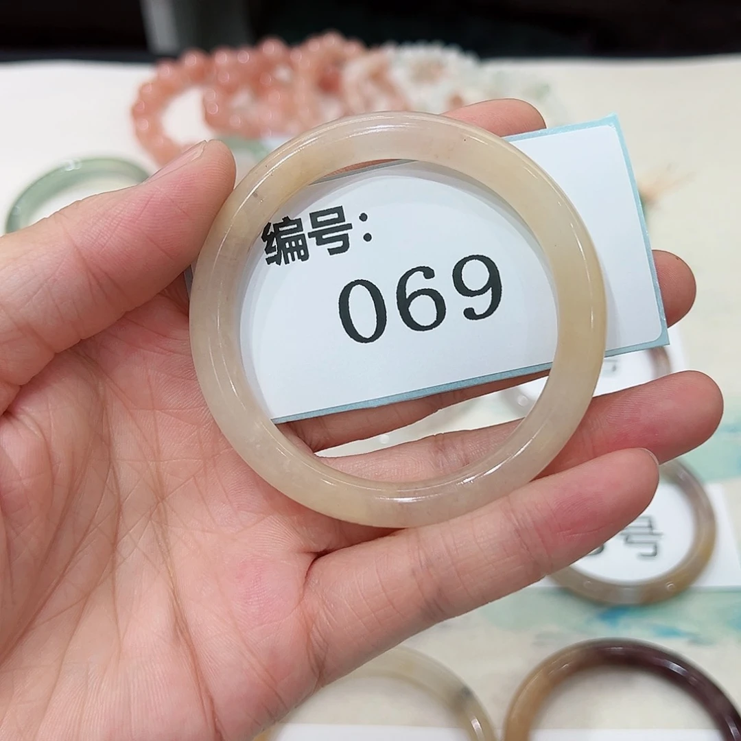 石英质玉手镯未镶嵌圈口56.7