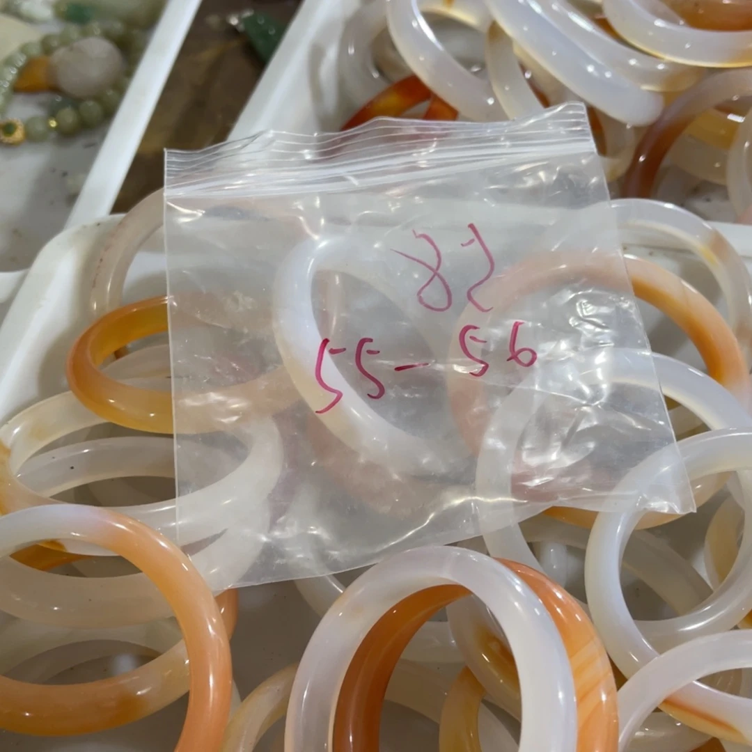 石英质玉未镶嵌颈饰