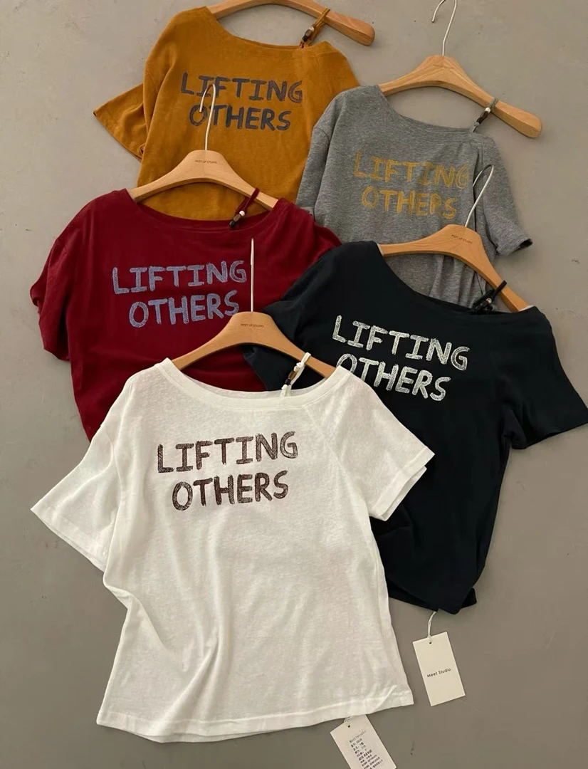 温柔瑶-MEET#韩版高级感字母斜肩上衣#5652