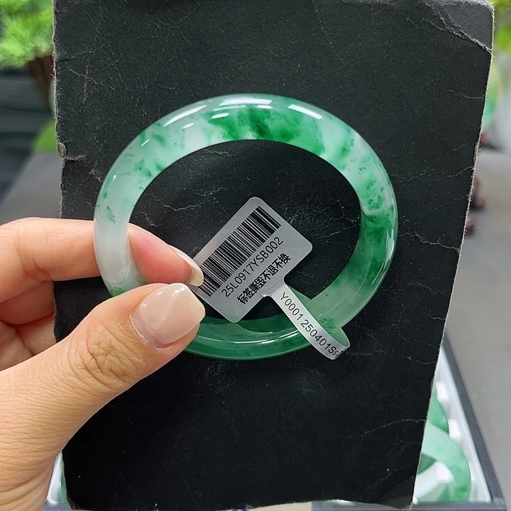 石英质玉（非洲翠）未镶嵌手镯➕橙子55