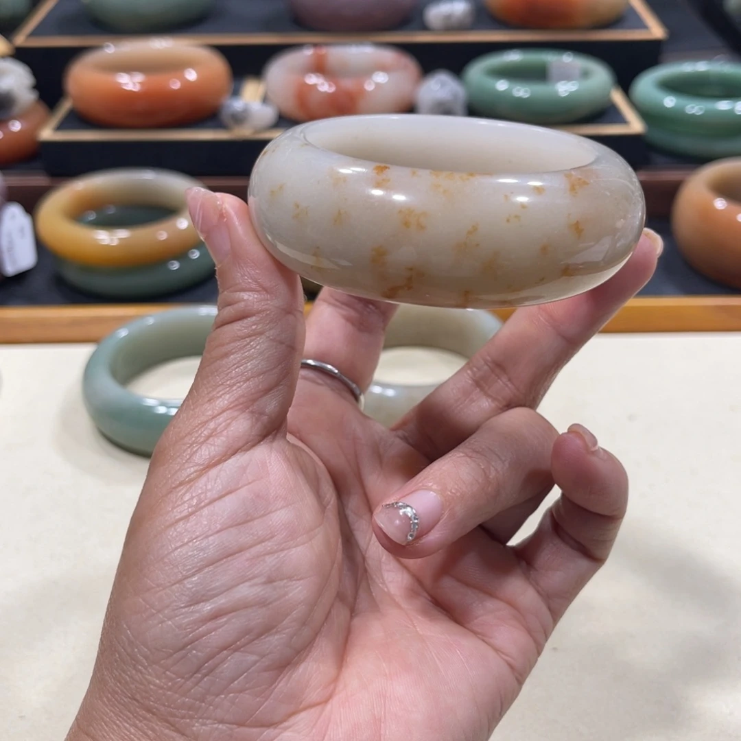 未镶嵌手镯石英岩玉