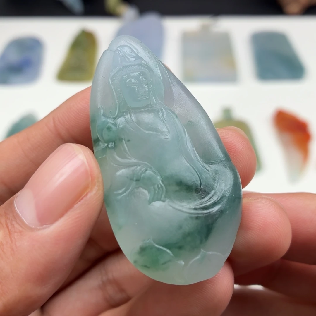 定制翡翠未镶嵌自在观音
