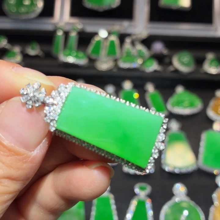 翡翠18K金镶嵌吊坠(不含链)翡翠