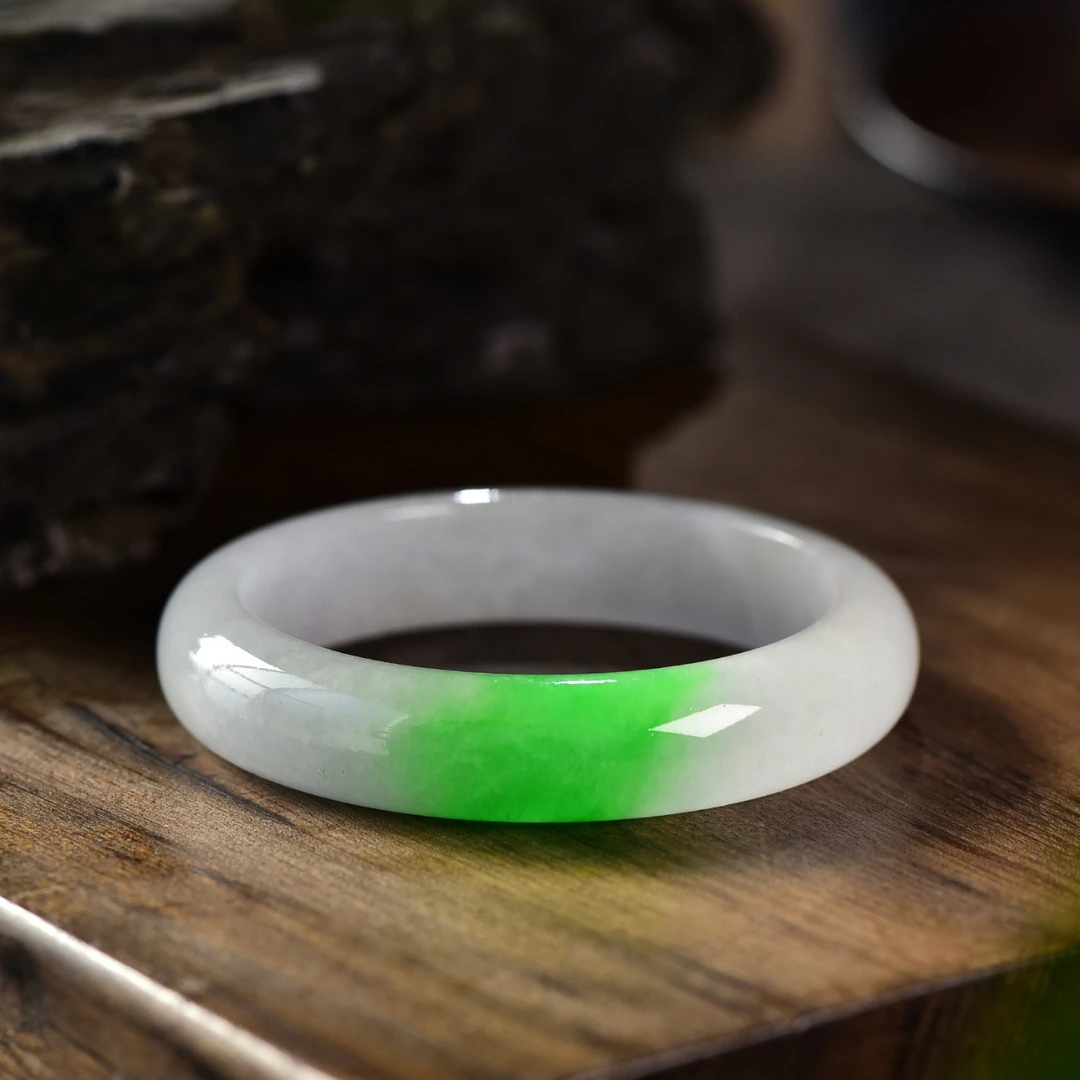 时尚大女王冰透女款精美美人镯多样性发其一