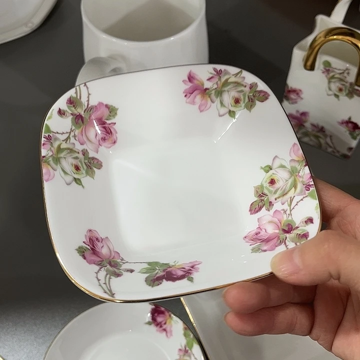 瓷片微瑕骨瓷玫瑰方碟一个