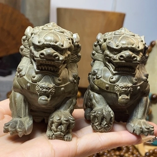 老山檀香貔貅摆件一对阴沉