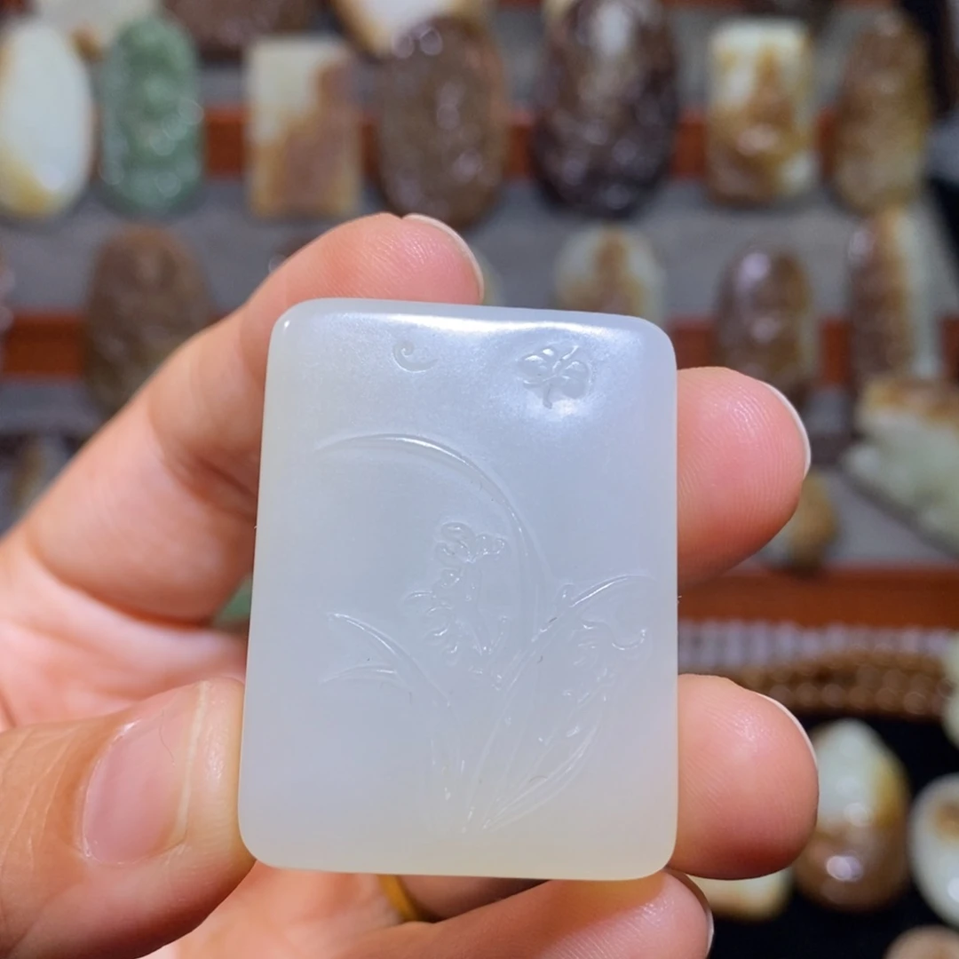 定制和田玉兰花牌
