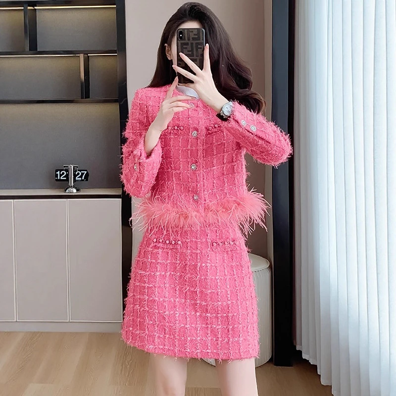 实拍：秋冬亮丝粗花呢镶钻扣羽毛流苏短外套+字半身裙套装小香风