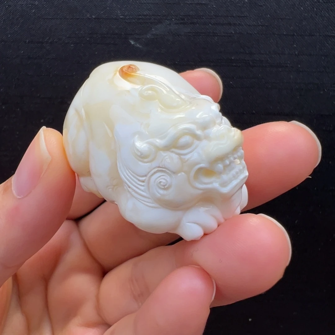 裸石琥珀未镶嵌瓷白浓白蜡貔貅