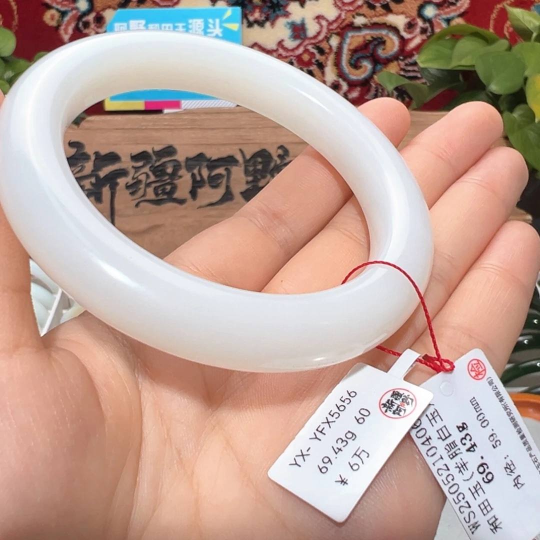 未镶嵌手镯和田玉时尚羊脂白玉手镯熟油糯一级白泥鳅背