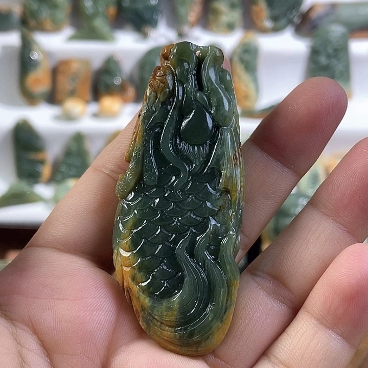 握***沙颈饰未镶嵌岫岩河磨玉（透闪石质玉）