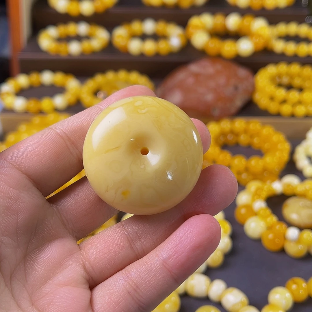 琥珀裸石未镶嵌平安扣