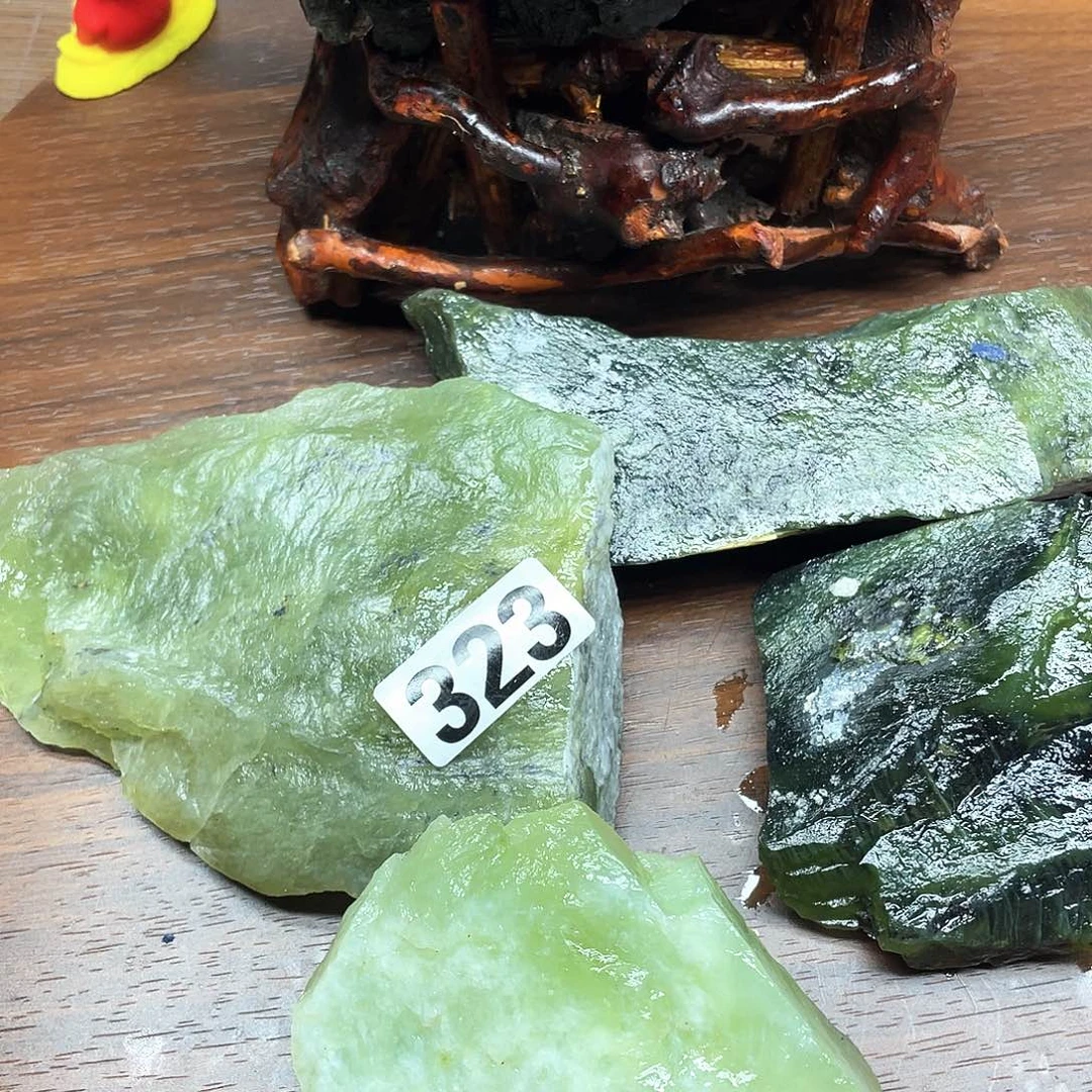 忍***未镶嵌蛇纹石玉原石
