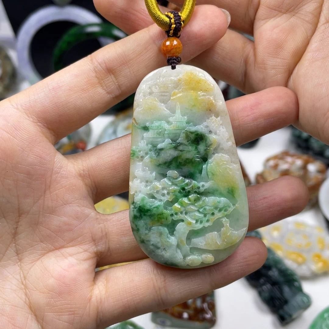美****翡翠未镶嵌颈饰牌子