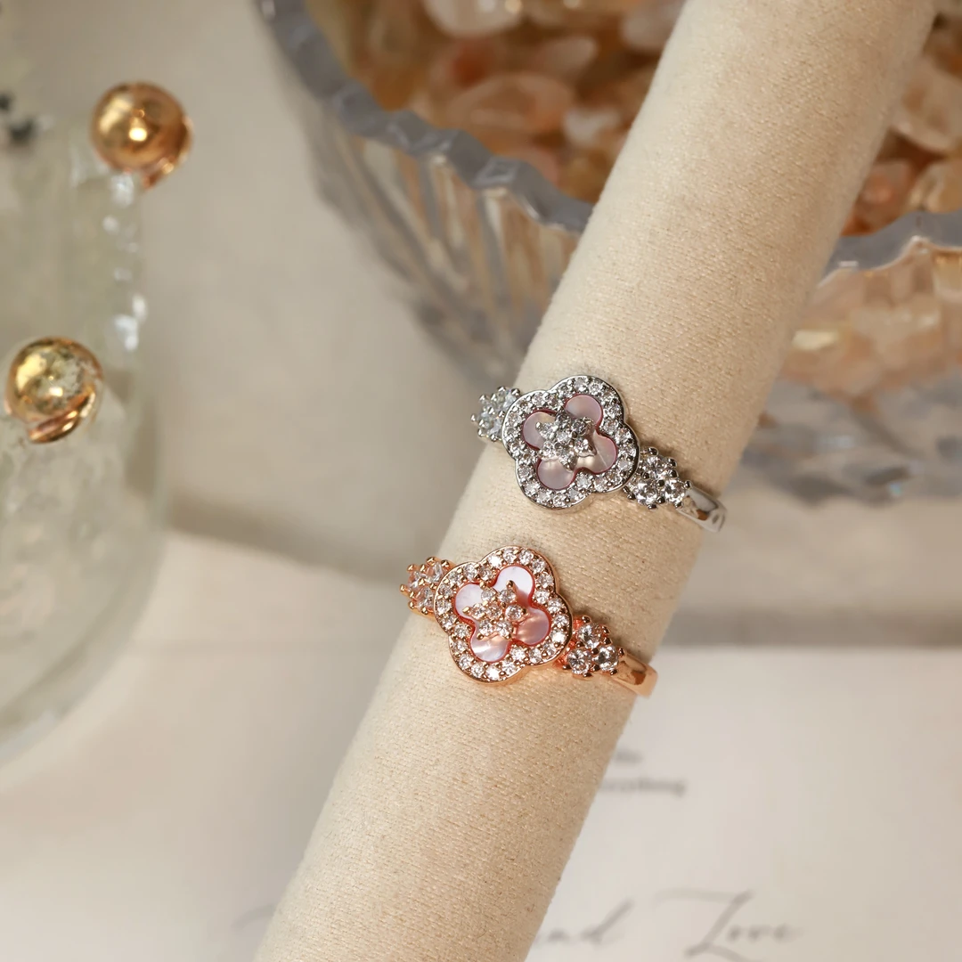 合金合成锆石戒指 复古宫廷风粉贝母四叶草戒指高级超仙设计指环