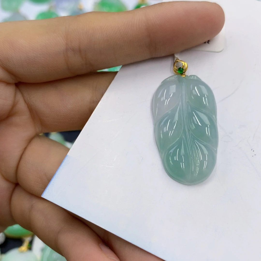 翡翠18K金镶嵌颈饰翡翠