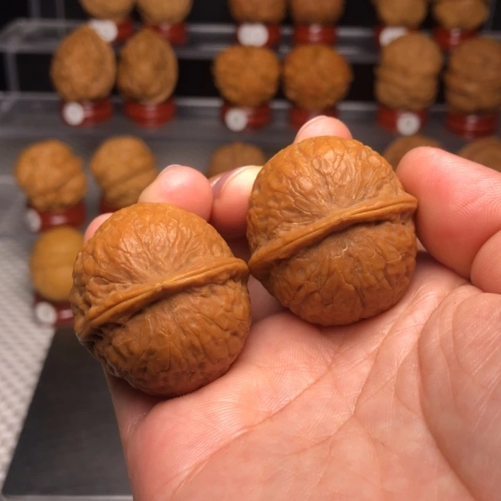 文玩核桃把件36红蛇